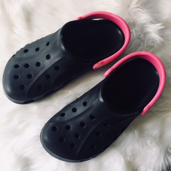 black and pink crocs